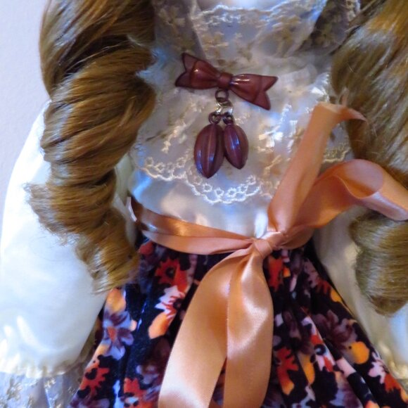 Vintage porcelain doll 1975 ,music box 20" tall - Picture 3 of 9